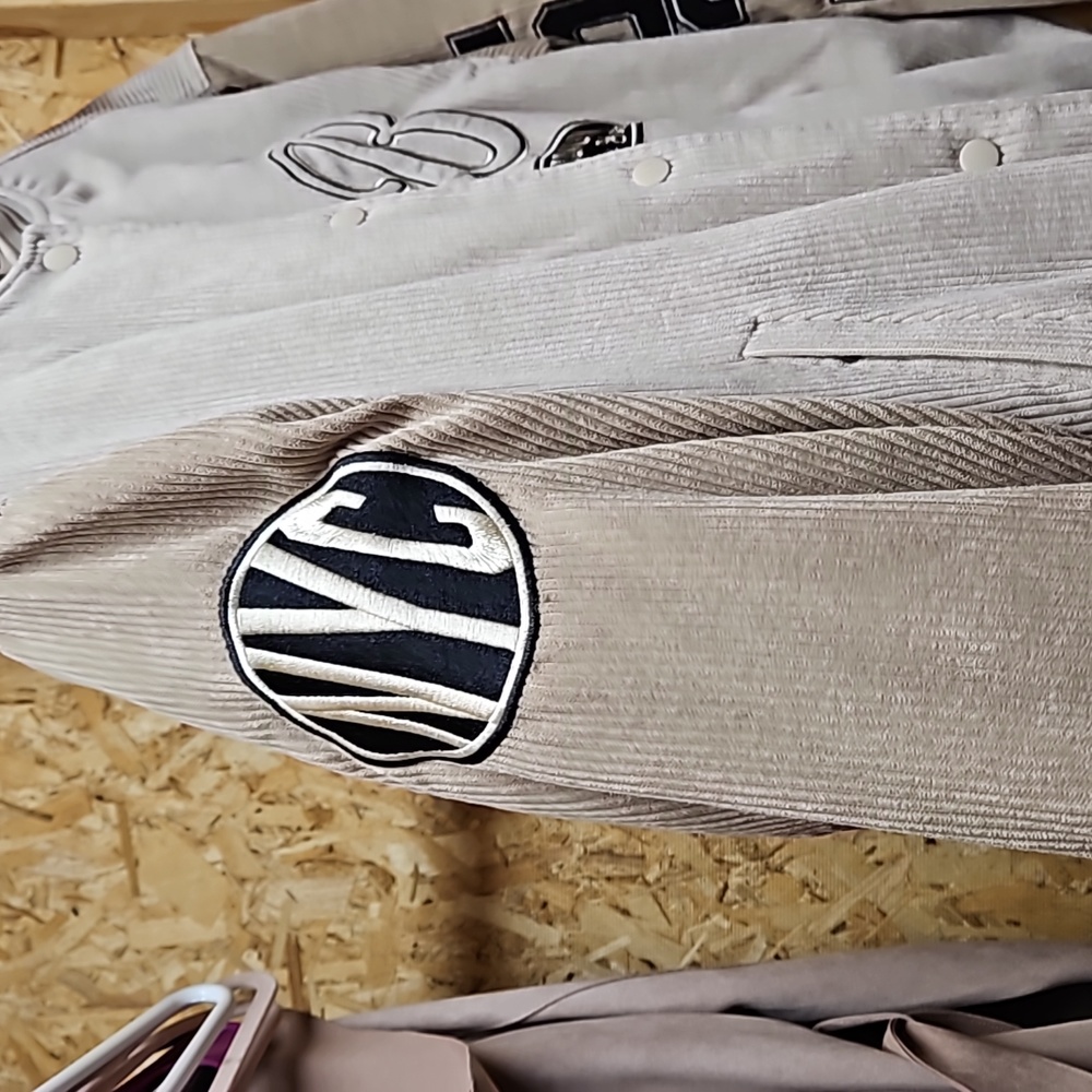 Bomber Jacket - Picture 3 of 4